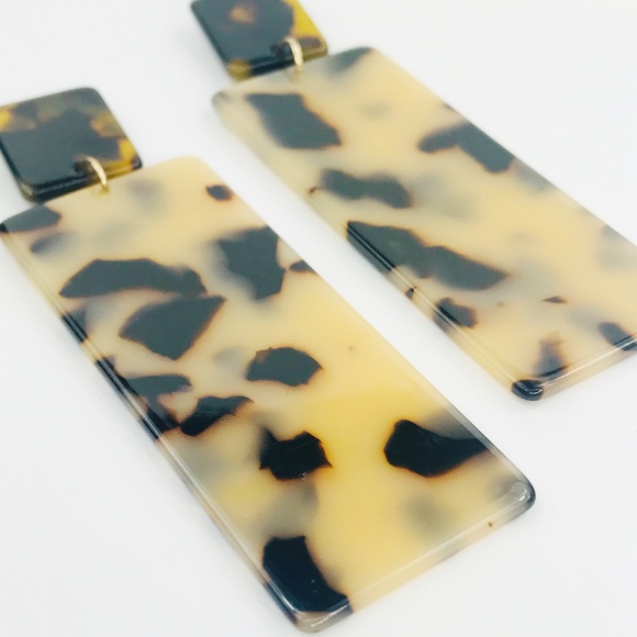 Blond Tortoise Rectangle Acrylic Drop Earrings - Picture 4 of 7
